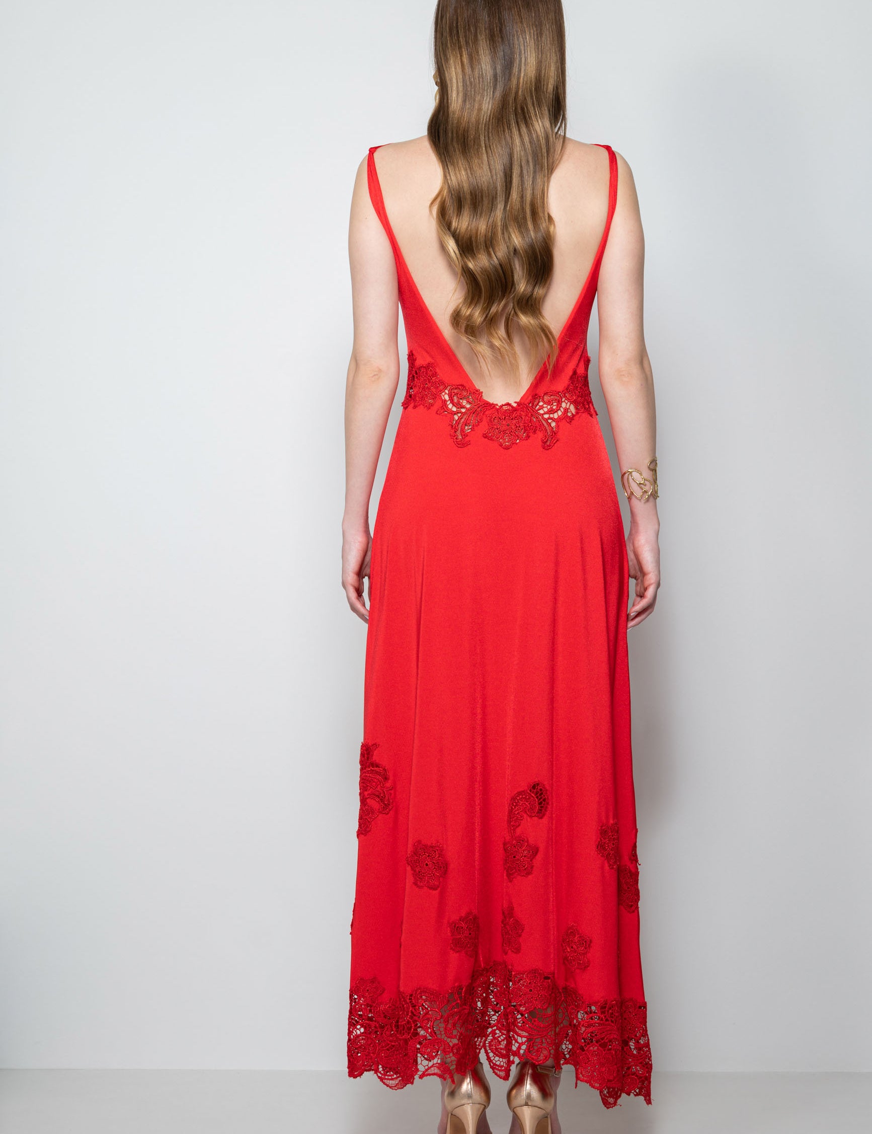 Vestito rosso lungo in jersey con scollo sulla schiena – Merita di Sofia Provera Atelier