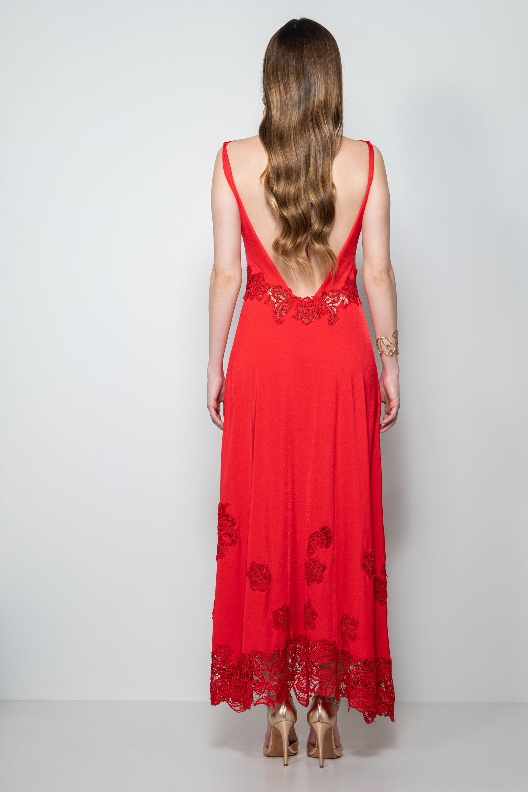 Vestito rosso lungo in jersey con scollo sulla schiena – Merita di Sofia Provera Atelier