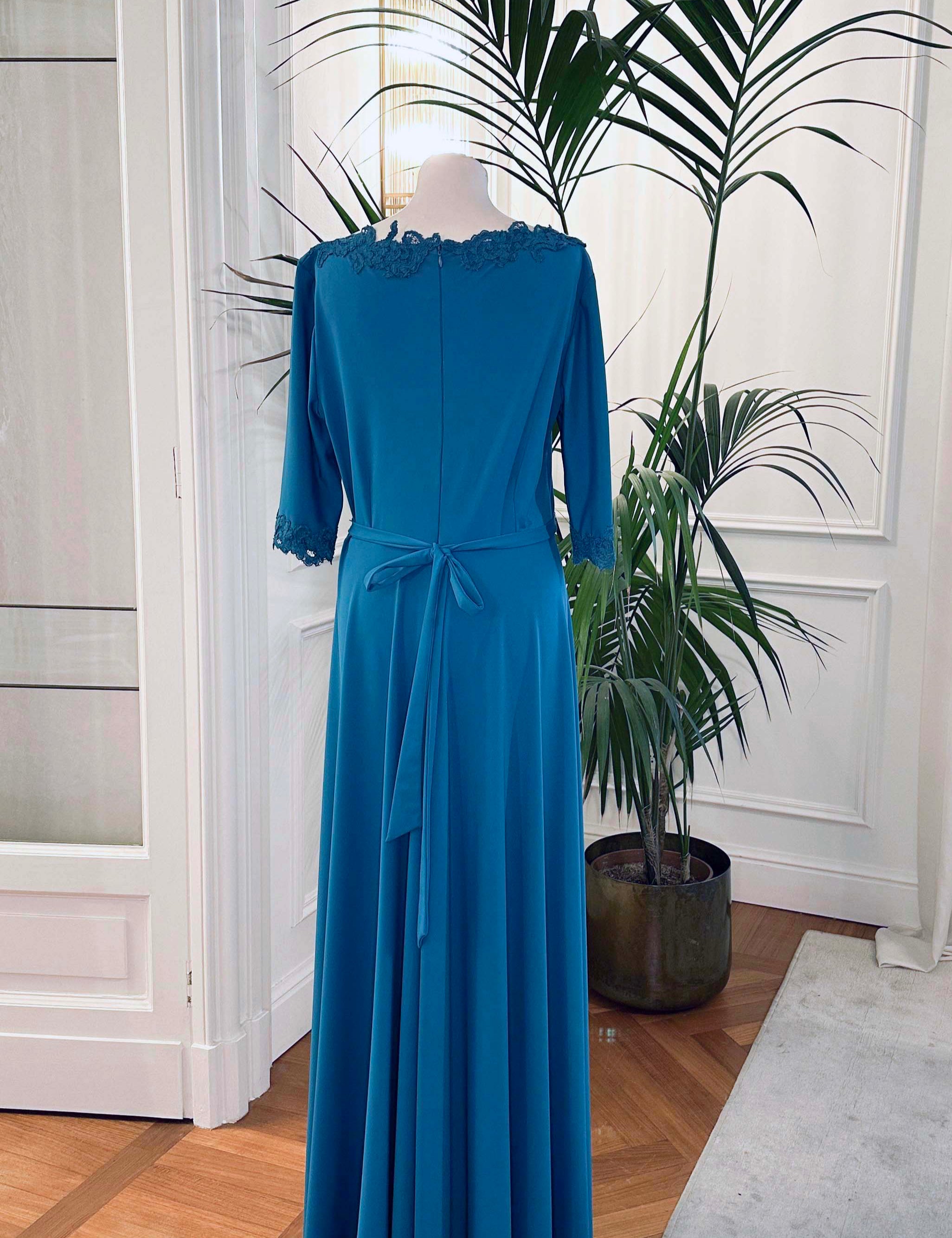 Abito mamma sposa galateo “Paola” in jersey petrolio con pizzo rebrodé, Sofia Provera Atelier
