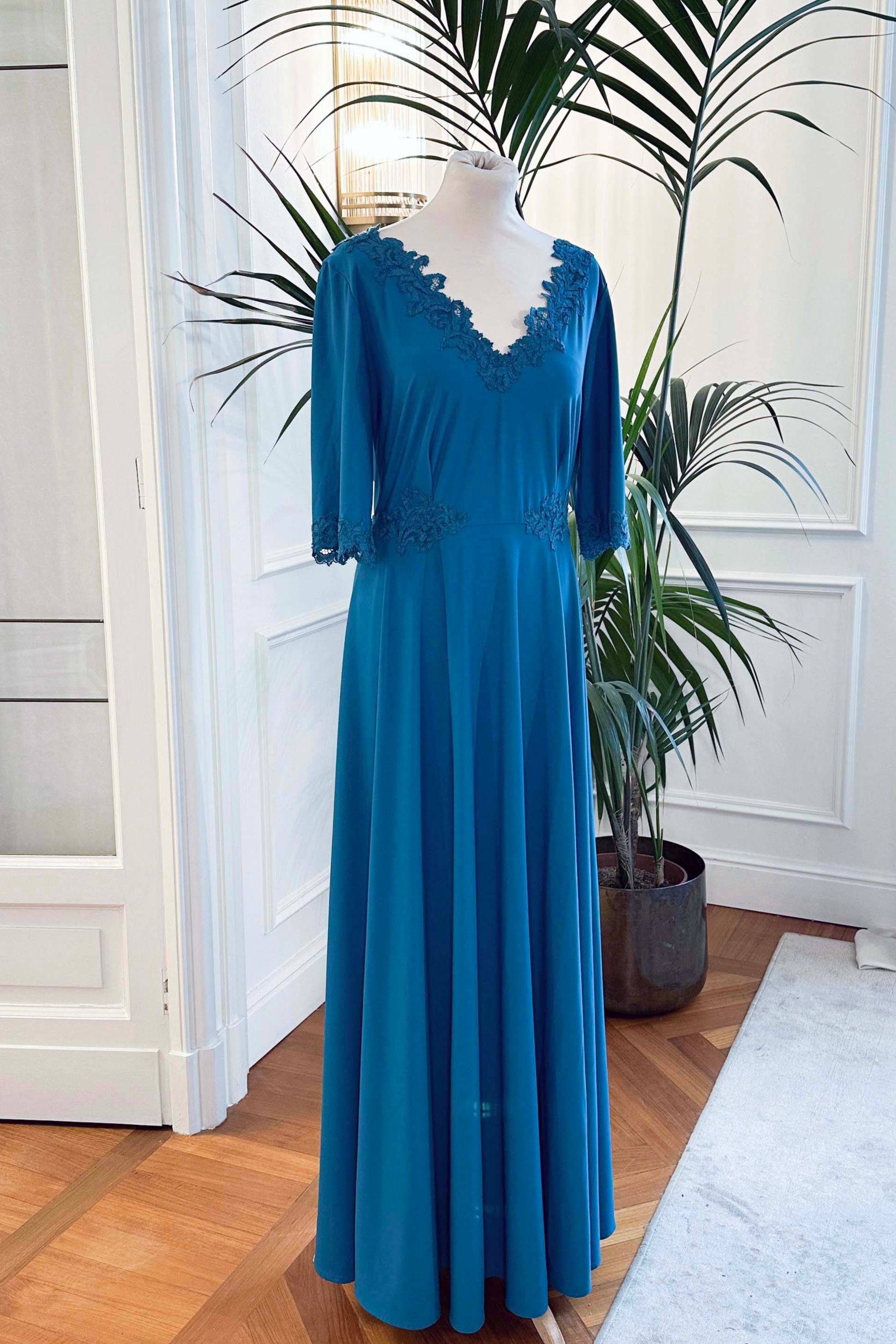 Abito mamma sposa galateo “Paola” in jersey petrolio con pizzo rebrodé, Sofia Provera Atelier
