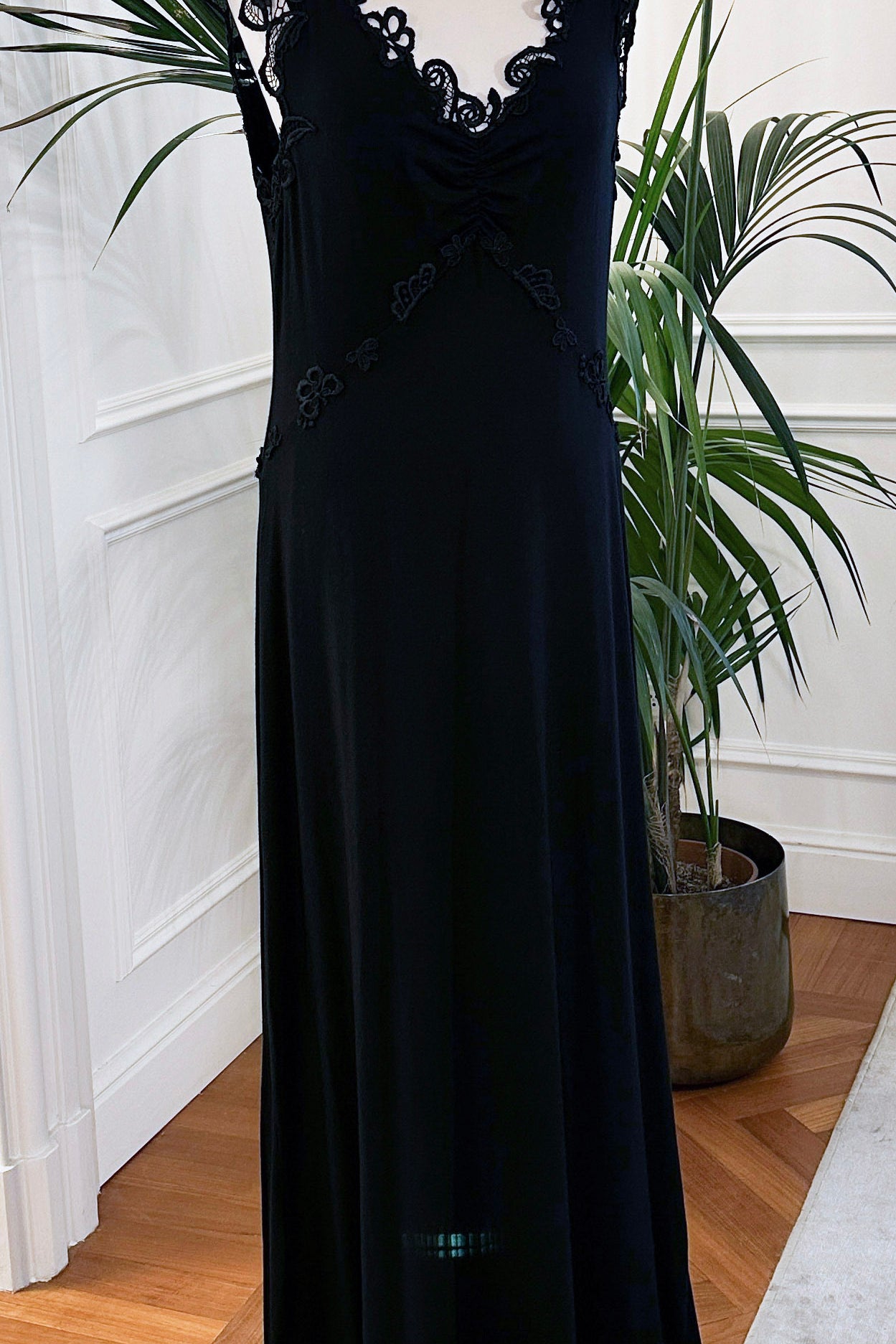 Abito cerimonia lungo in pizzo con paillettes, scollo all’americana e schiena nuda, Sofia Provera Atelier