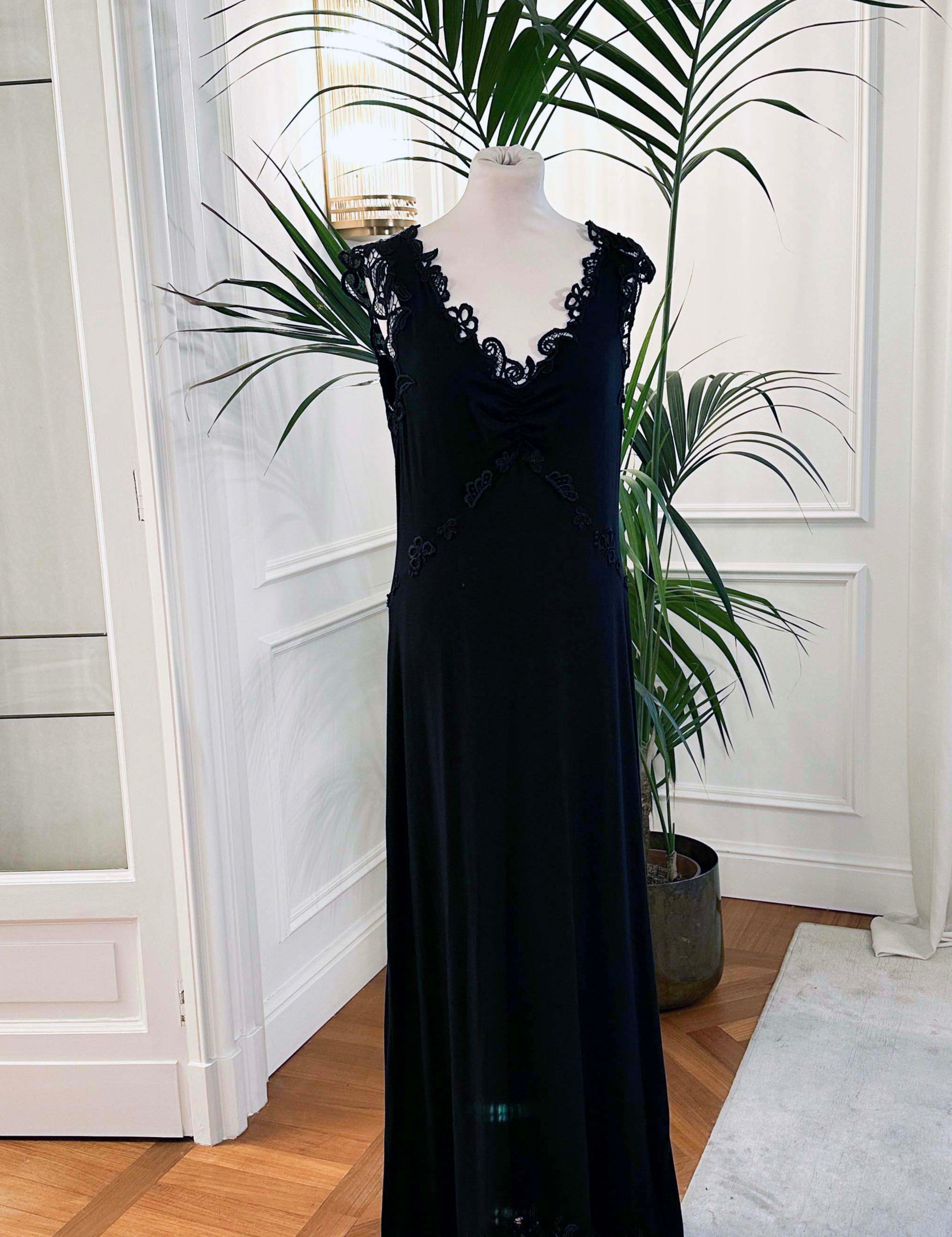 Abito cerimonia lungo in pizzo con paillettes, scollo all’americana e schiena nuda, Sofia Provera Atelier