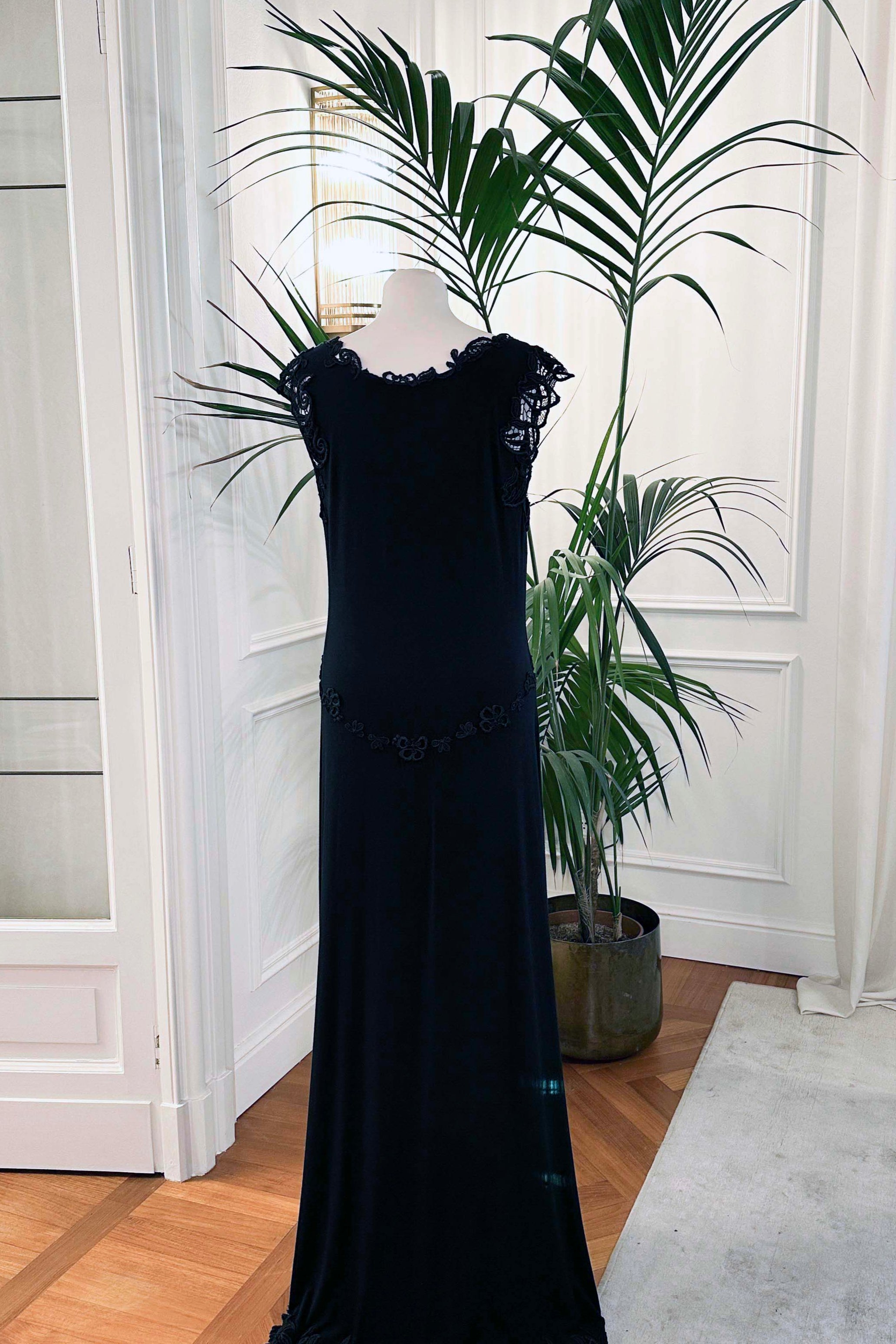 Abito cerimonia lungo in pizzo con paillettes, scollo all’americana e schiena nuda, Sofia Provera Atelier