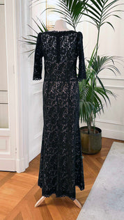 Abito cerimonia in pizzo rebrodé nero con scollo a V e maniche lunghe – Sofia Provera Atelier