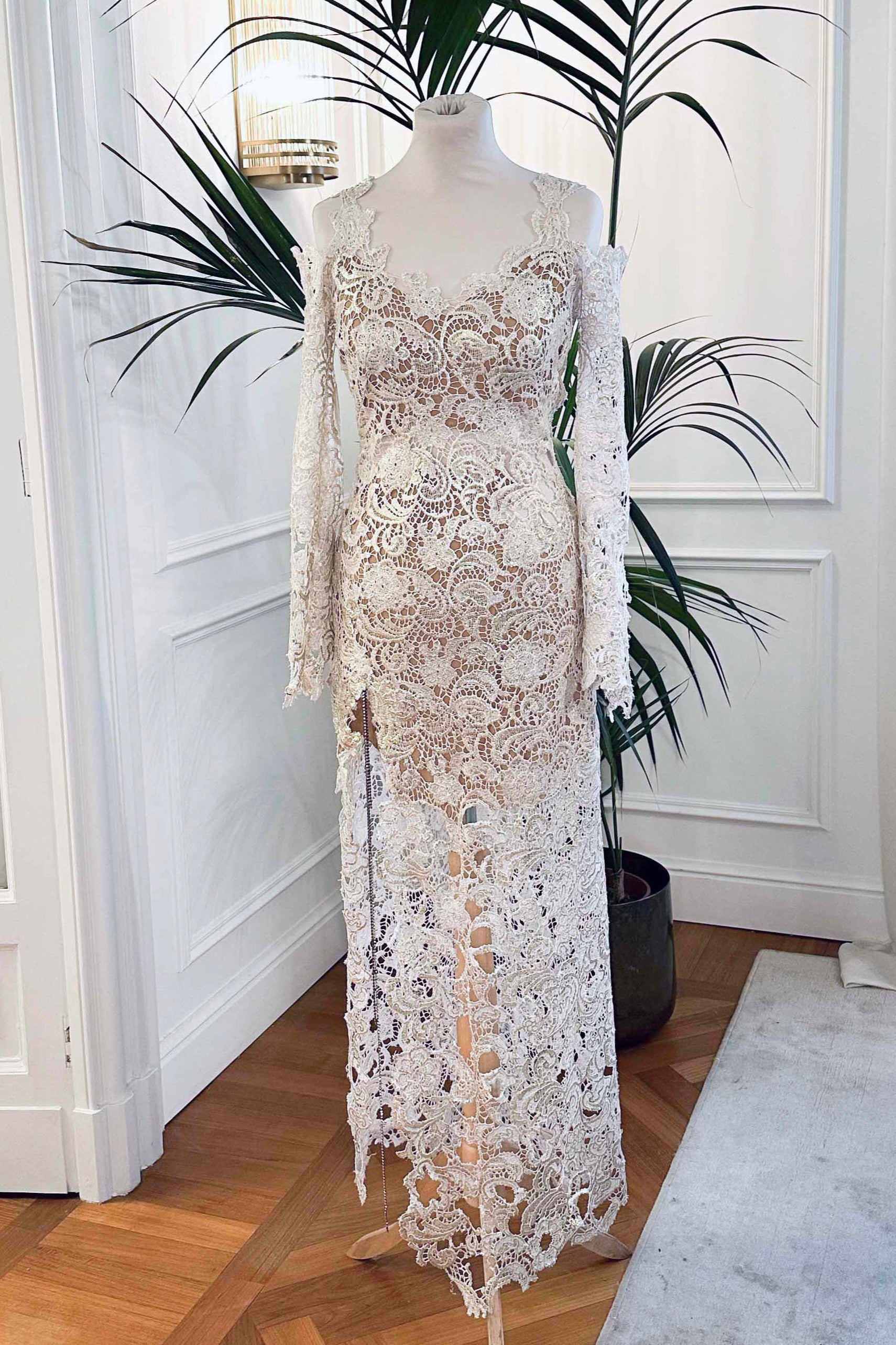 Vestiti 18esimo in pizzo macramè bianco con Swarovski e schiena gioiello – modello Riad, Sofia Provera