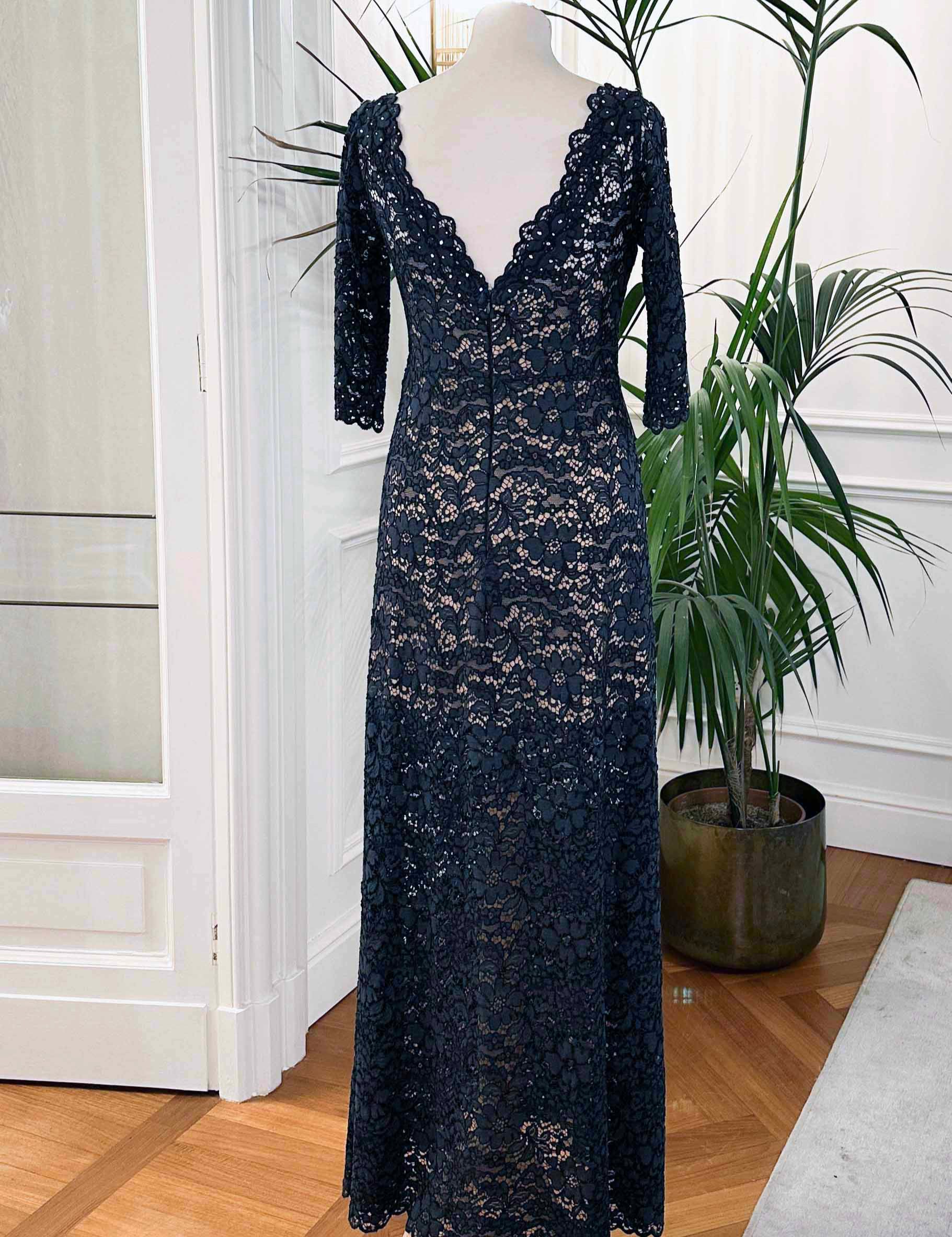Abito mamma sposa galateo in pizzo blu con Swarovski e maniche trasparenti