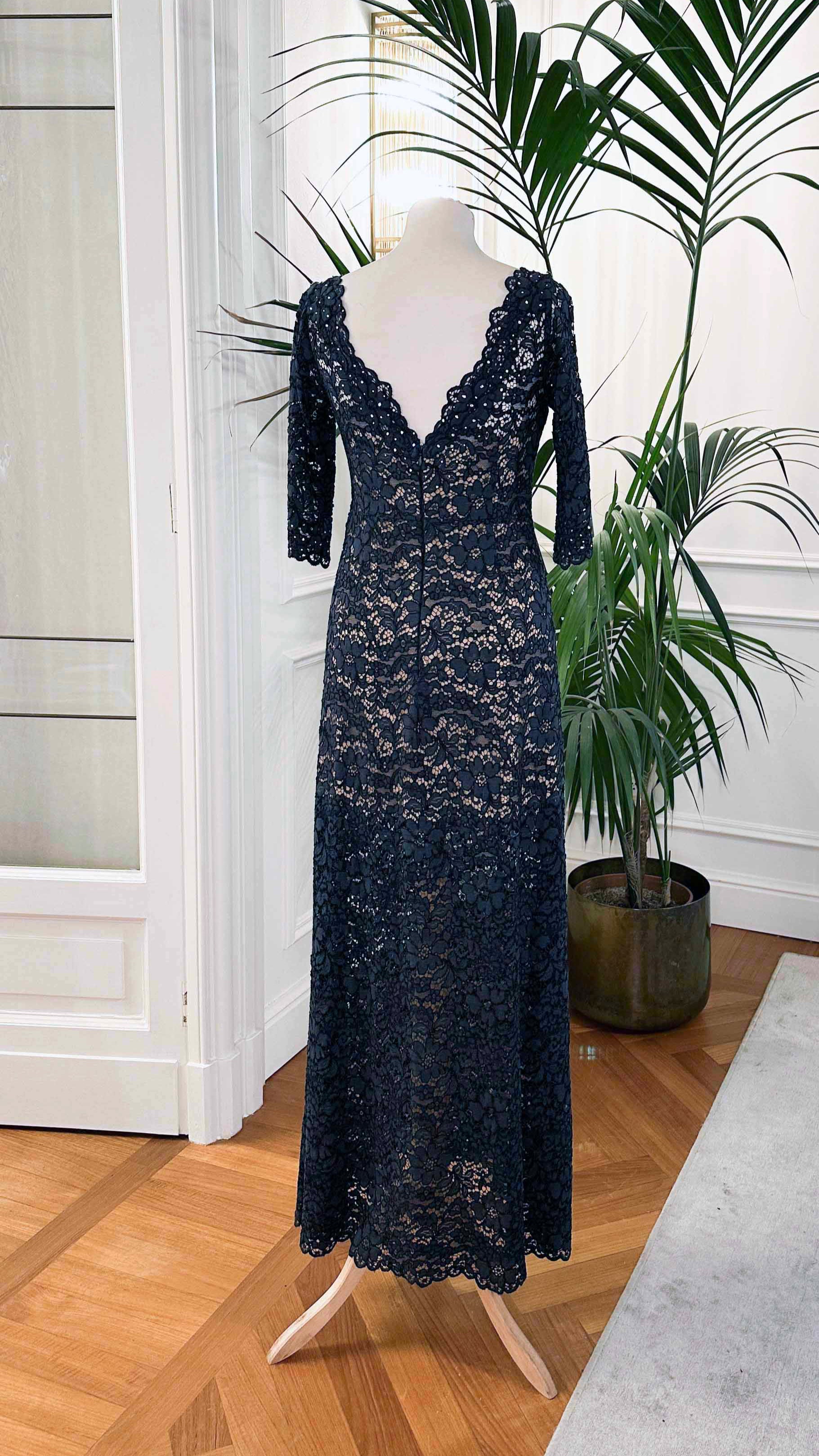 Abito mamma sposa galateo in pizzo blu con Swarovski e maniche trasparenti