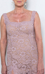 abito mamma sposa galateo in pizzo rosa antico con scollo quadrato e maniche removibili – Sofia Provera Atelier