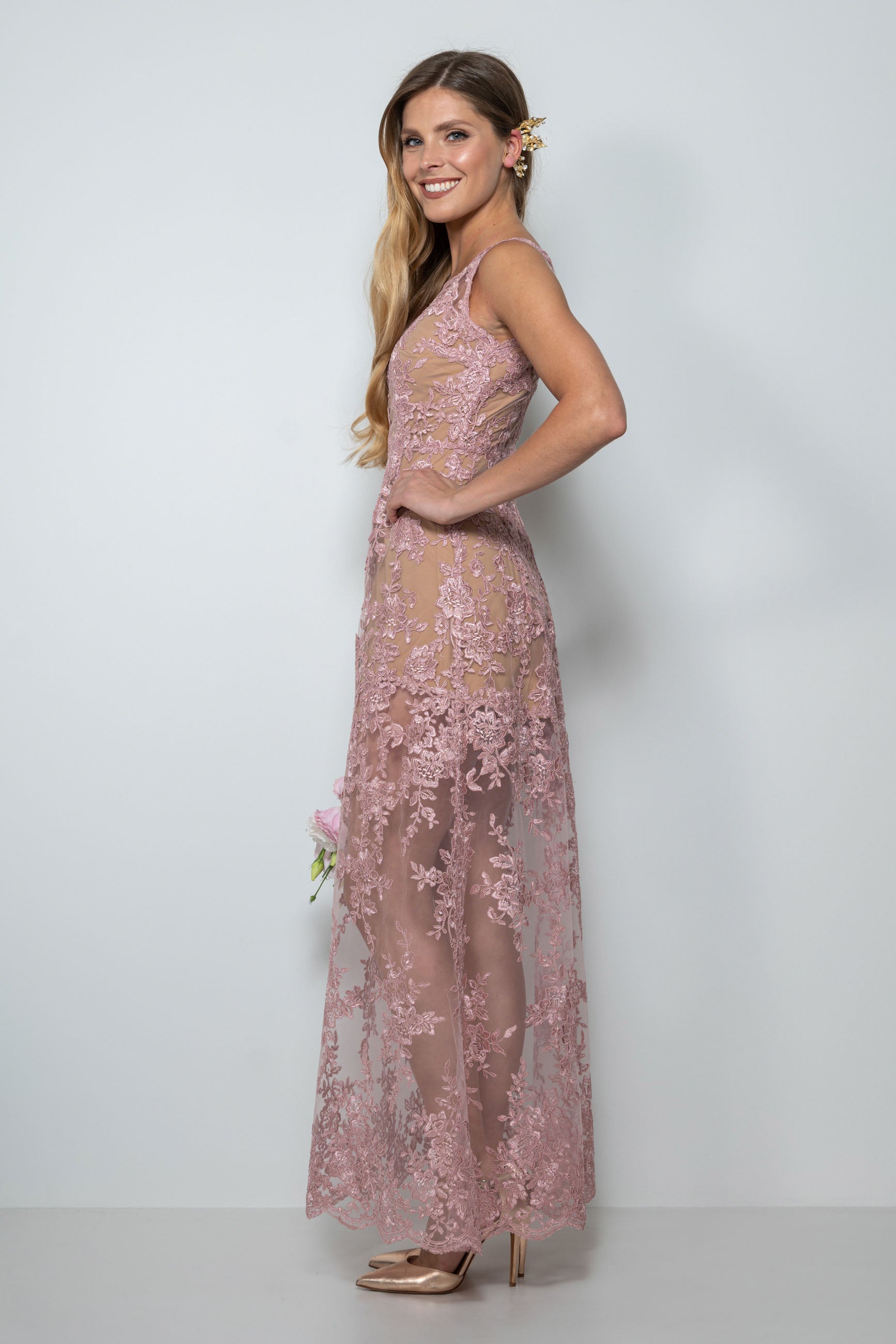 abito cerimonia lungo in pizzo rosa antico con scollo a V e fodera nude effetto vedo-non-vedo – Sofia Provera Atelier