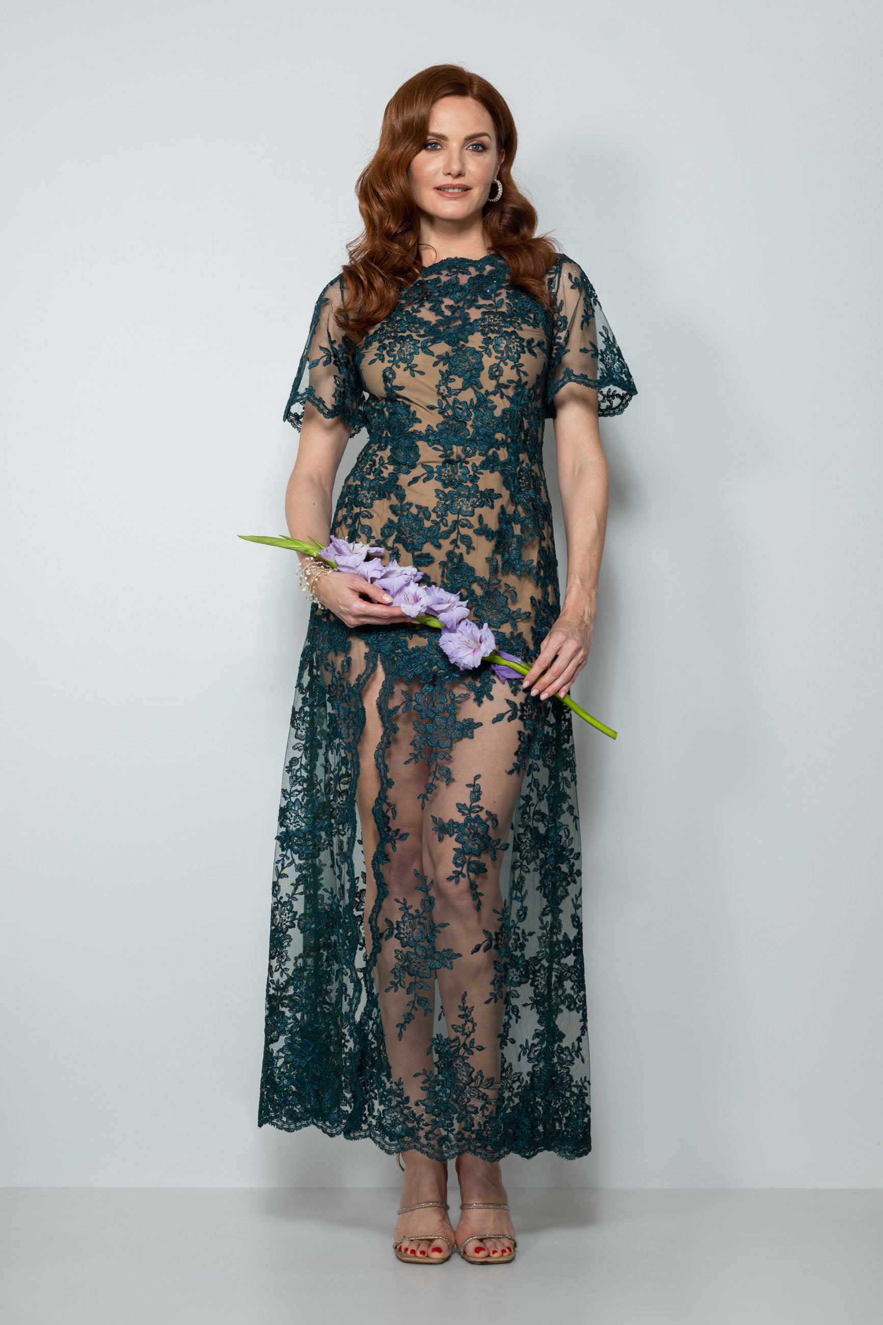 vestito cerimonia lungo in pizzo verde rebrodè con scollo a barchetta – Sofia Provera Atelier