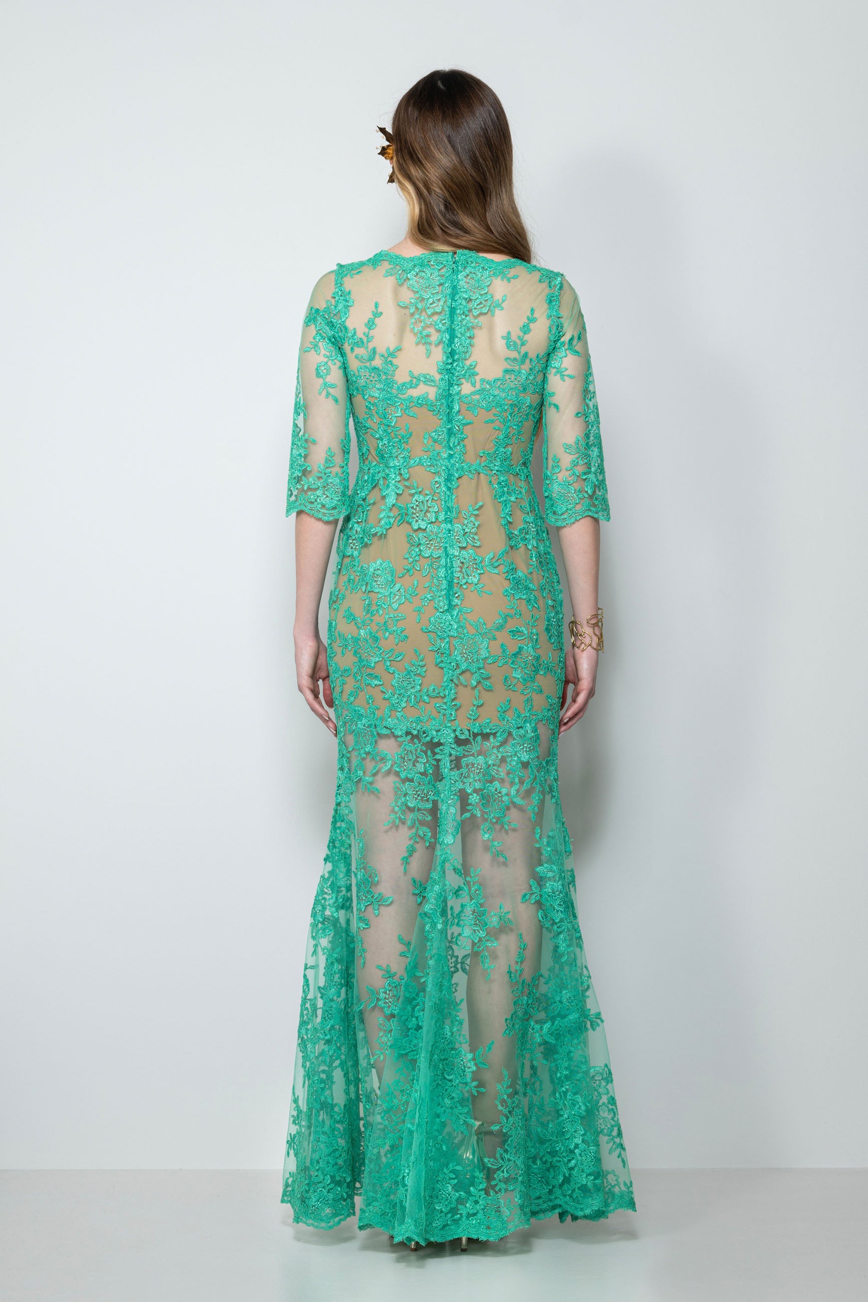 abito cerimonia a sirena in pizzo rebrodè verde giada con scollo smerlato e effetto vedo-non-vedo – Sofia Provera Atelier