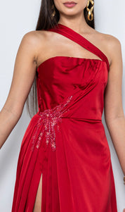 vestito 18esimo lungo rosso con ricami e spacco in satin – Sofia Provera Atelier