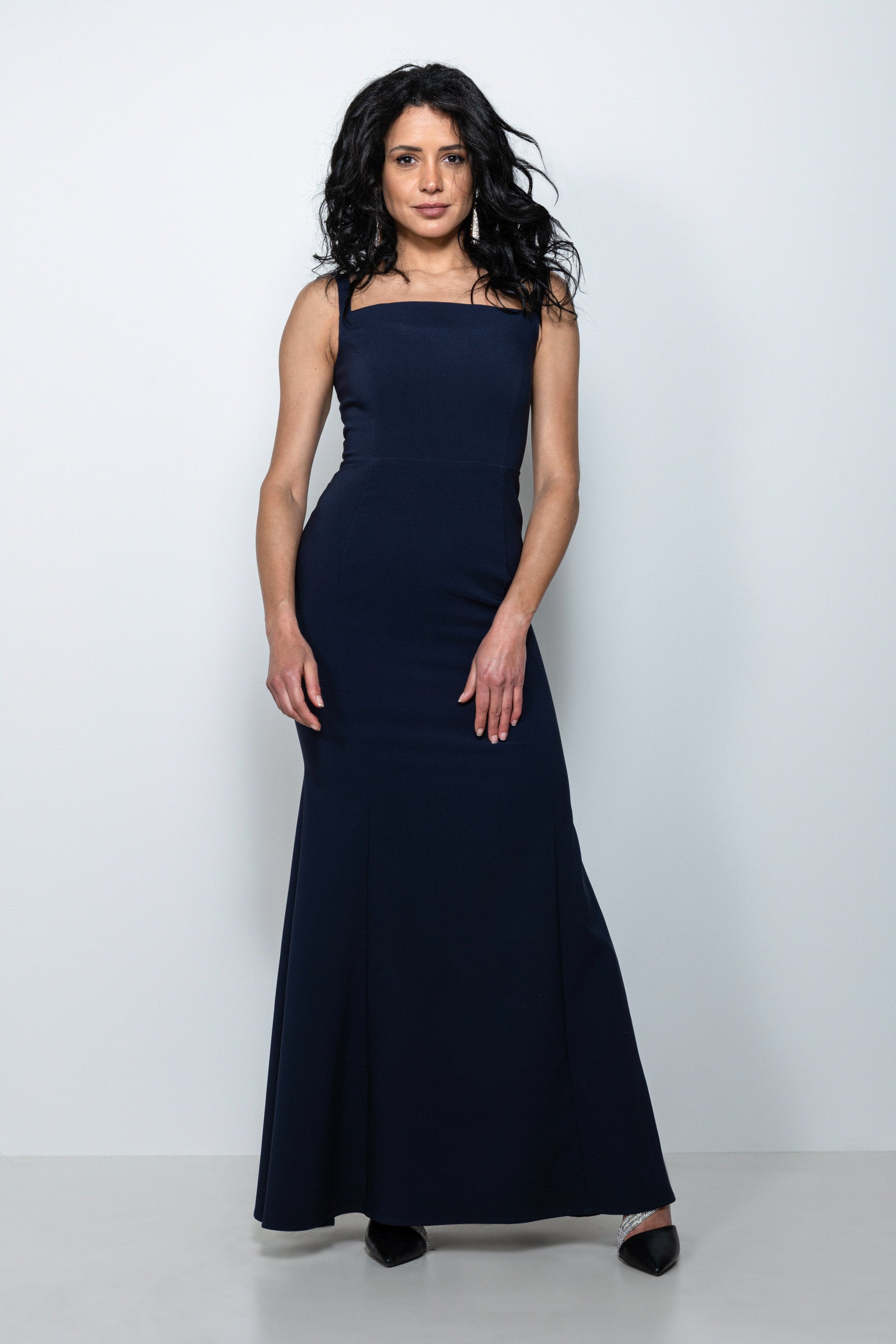 vestito lungo per diciottesimo in tessuto blu scuro con scollo squadrato e spalline sottili – Sofia Provera Atelier
