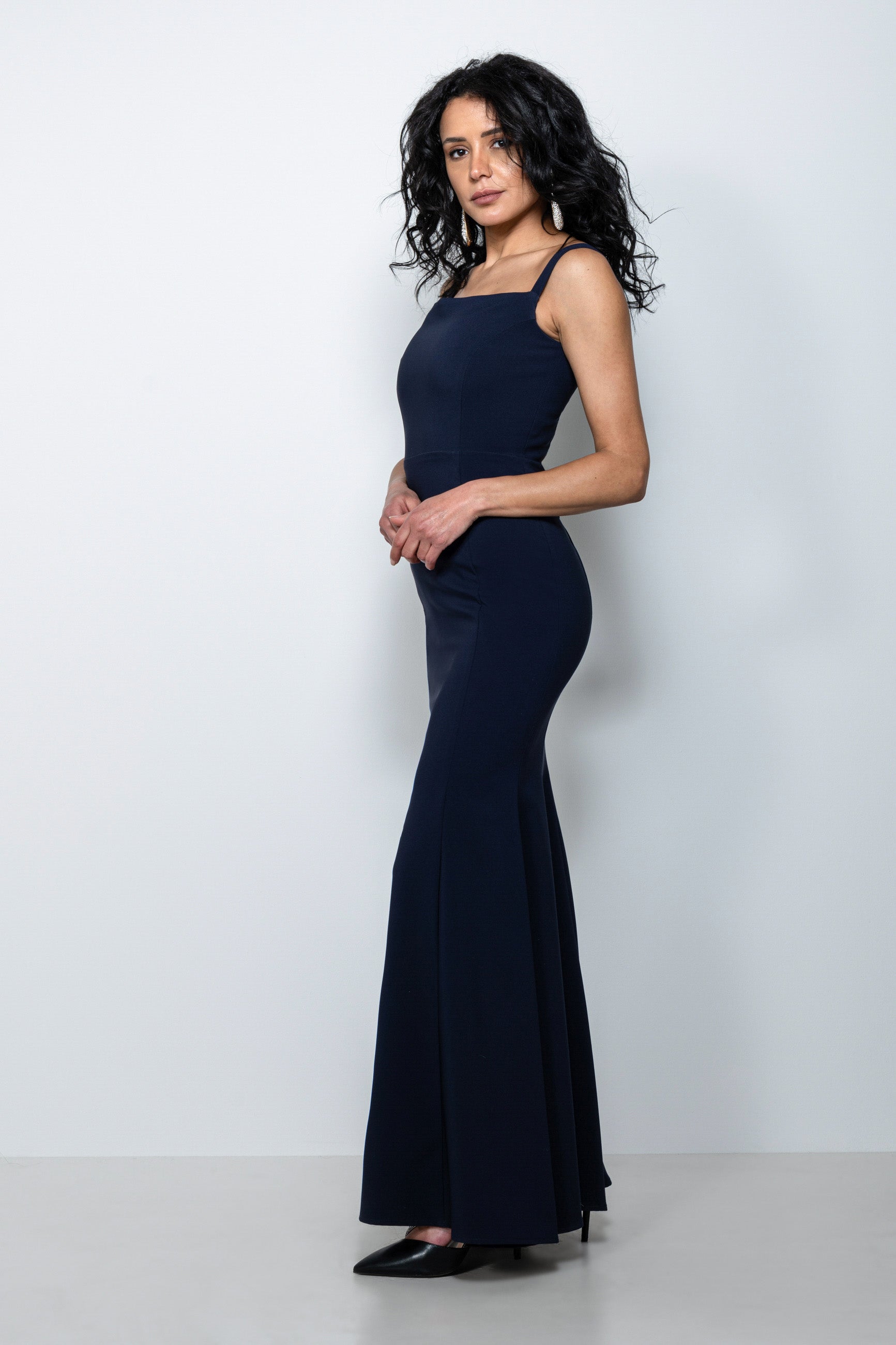 vestito lungo per diciottesimo in tessuto blu scuro con scollo squadrato e spalline sottili – Sofia Provera Atelier