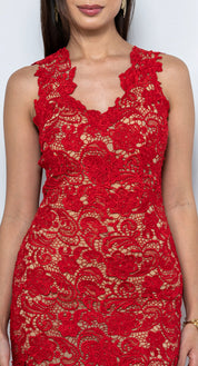 Vestito rosso lungo in pizzo macramè con scollo a V e schiena scoperta – Sofia Provera Atelier