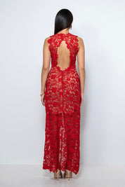 Vestito rosso lungo in pizzo macramè con scollo a V e schiena scoperta – Sofia Provera Atelier