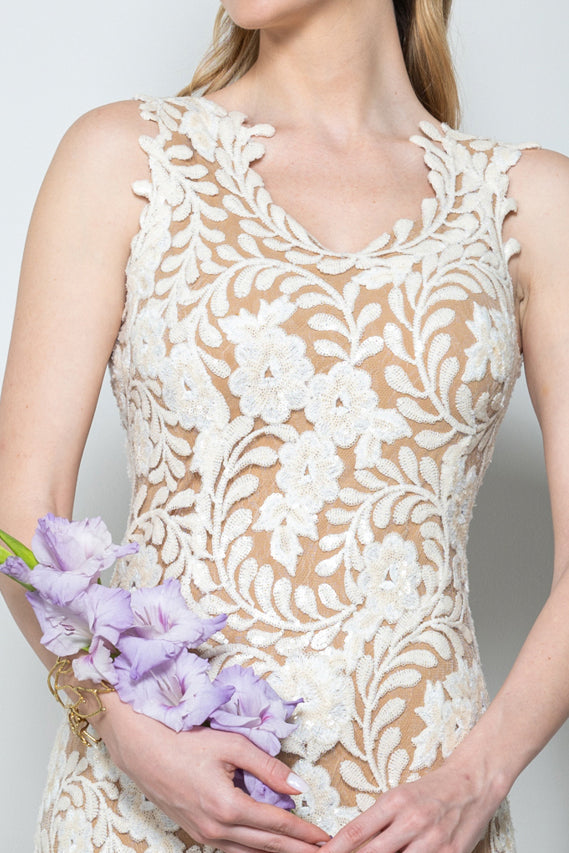 Abito da sposa lungo in pizzo paillettato con scollo a U – Sofia Provera Atelier