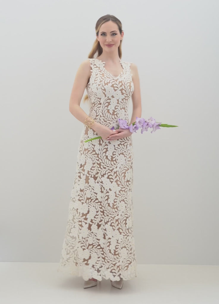 Abito da sposa lungo in pizzo paillettato con scollo a U – Sofia Provera Atelier